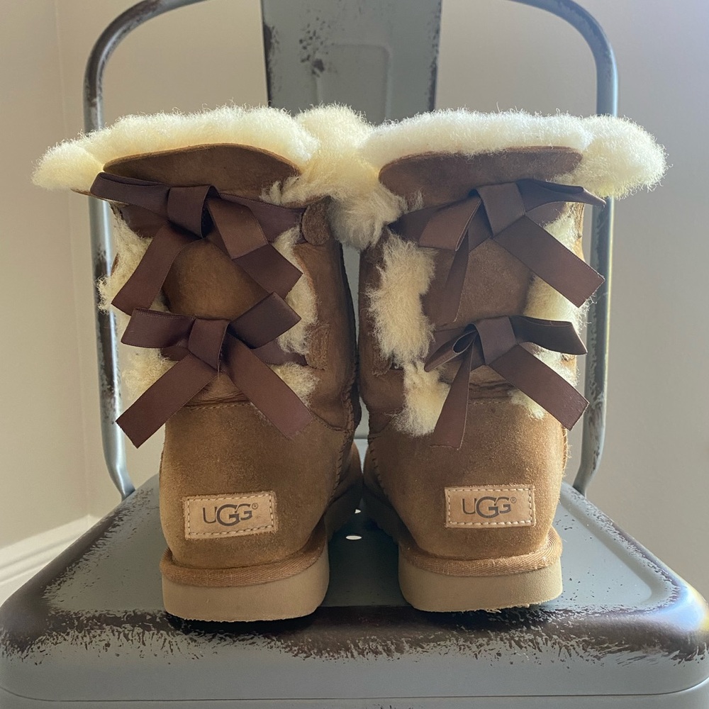 Used Bailey Bow Uggs